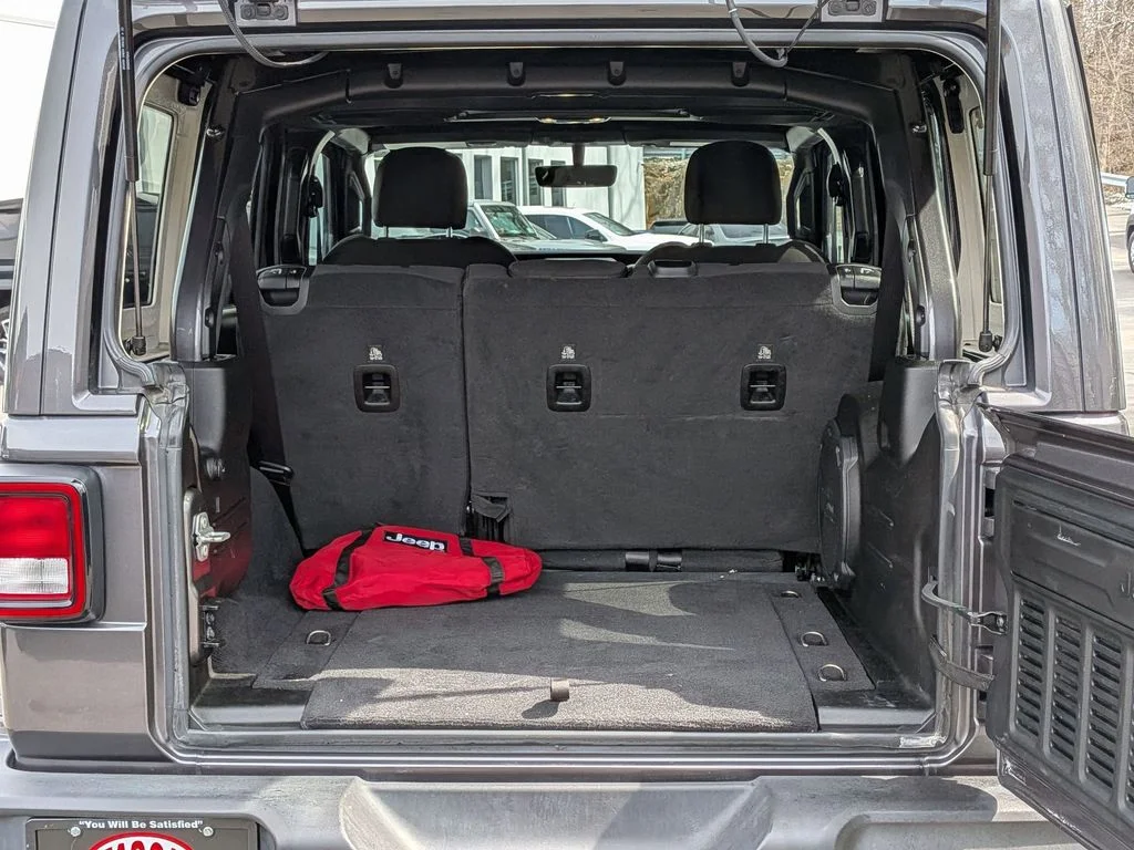 Used 2022 Gray Jeep Unlimited Sport S image 6