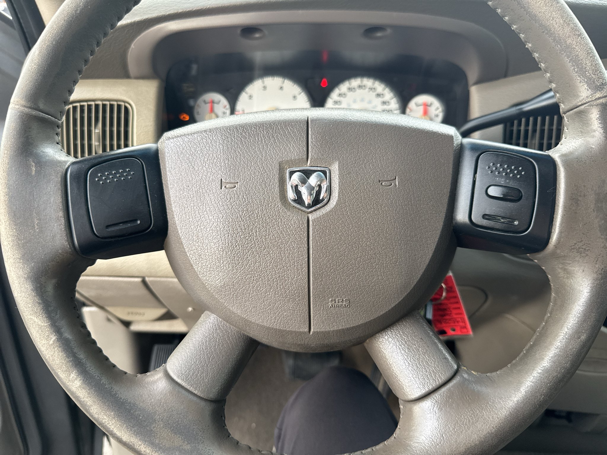 Used 2005 Gray Dodge SLT image 10