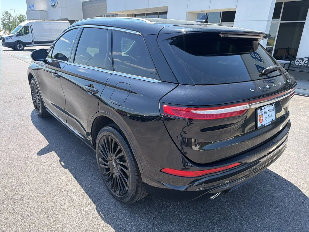 Used 2022 Infinite Black Metallic Lincoln Reserve image 3