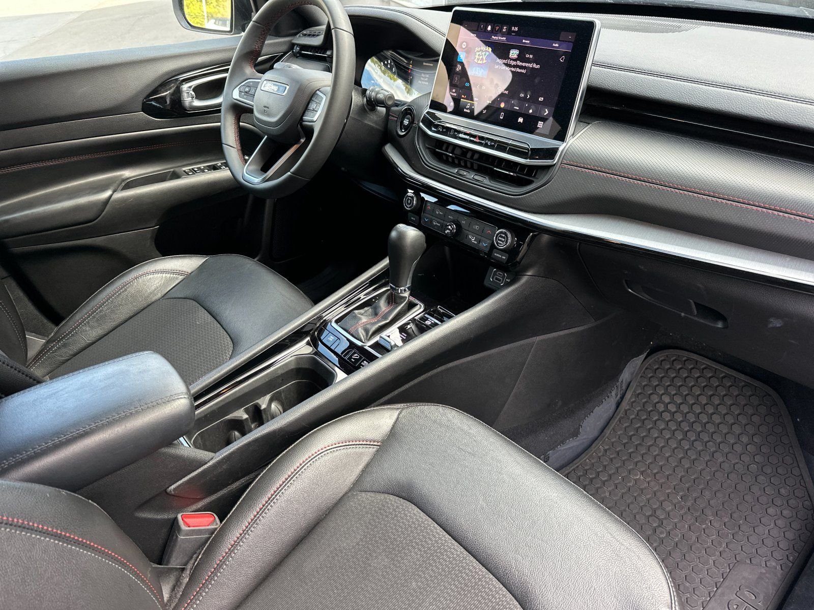 Used 2025 Silver Jeep Trailhawk image 15