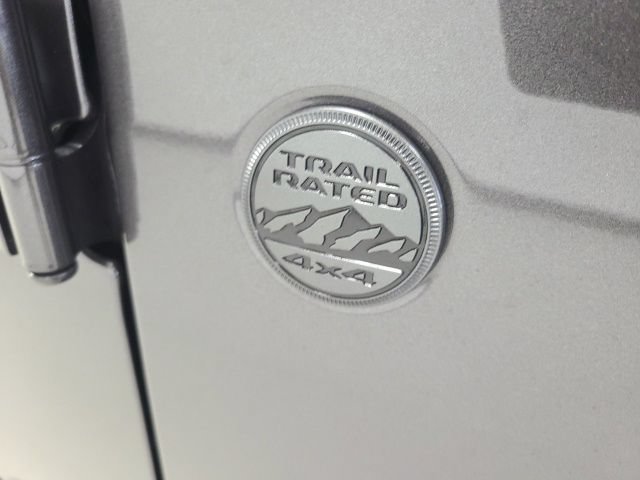 Used 2025 Granite Crystal Metallic Clearcoat Jeep Sport S image 6