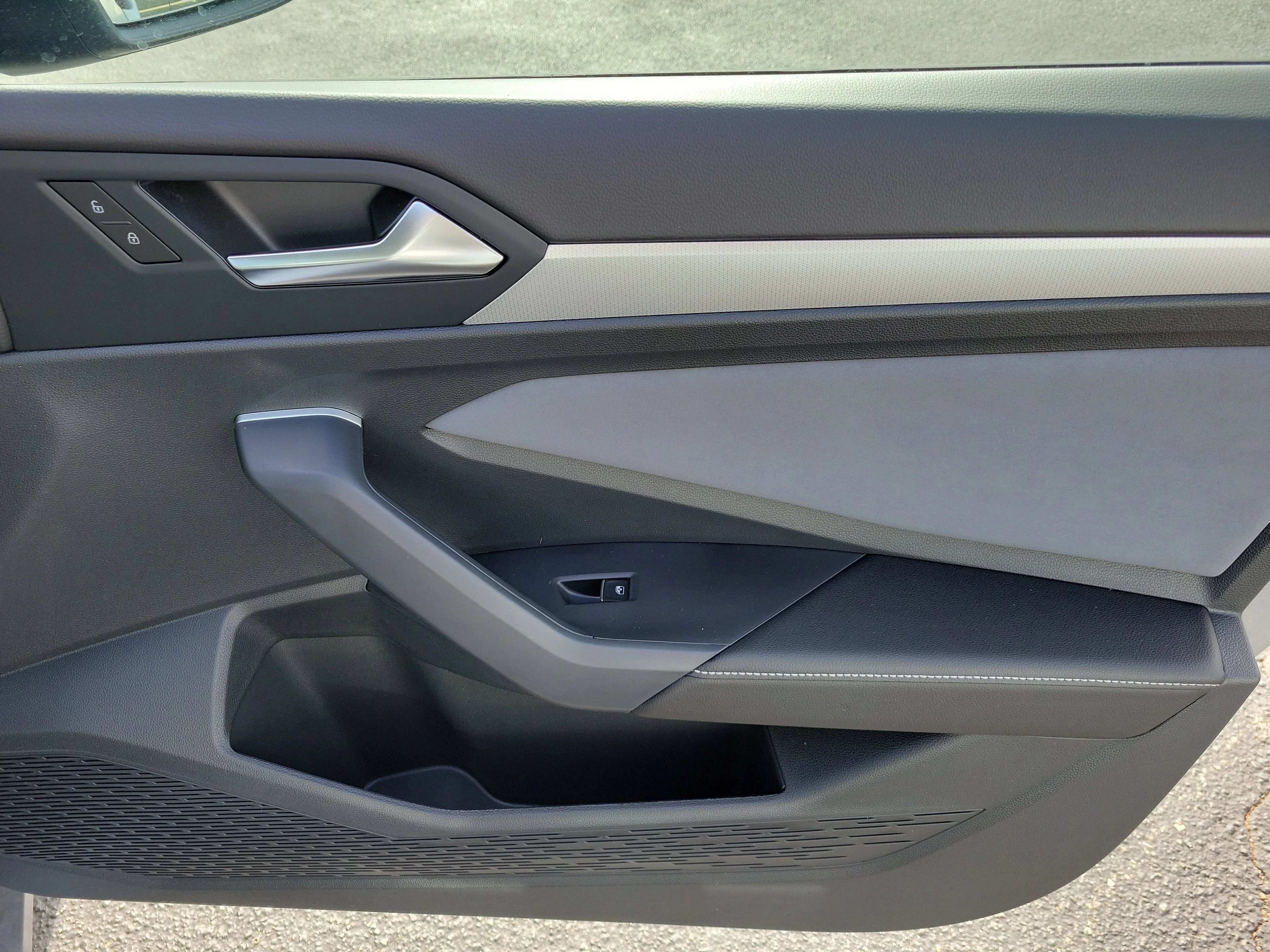 New 2026 Silver Volkswagen 1.5T SE image 8