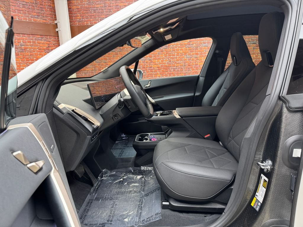 2026 BMW iX 60 - Photo 24