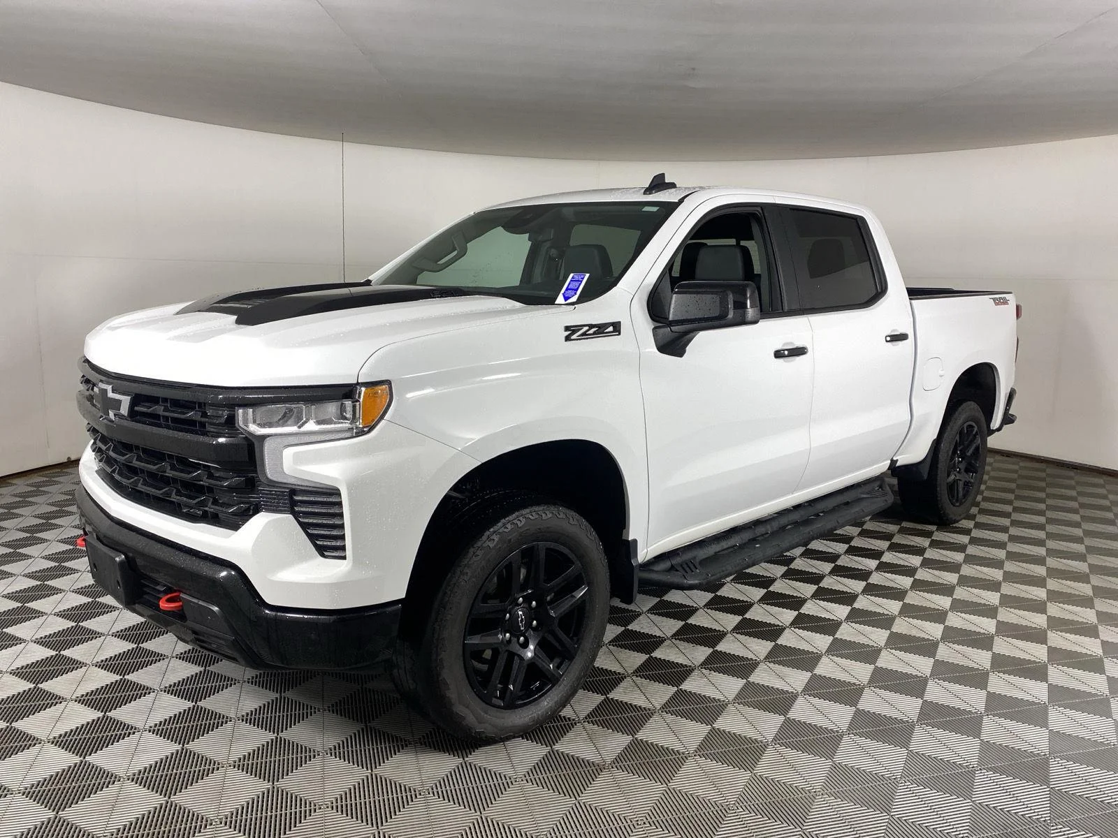 Used 2025 Summit White Chevrolet LT Trail Boss image 3
