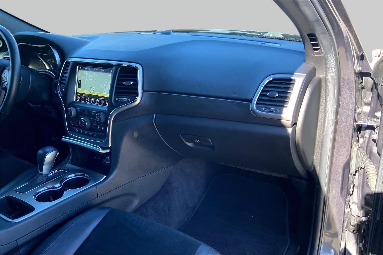Certified Used 2018 Granite Crystal Metallic Clearcoat Jeep Altitude image 17