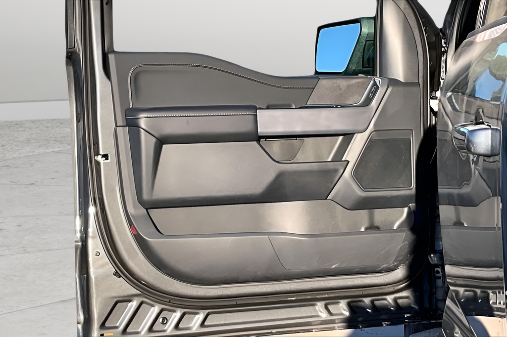 New 2026 Carbonized Gray Metallic Ford XLT image 12