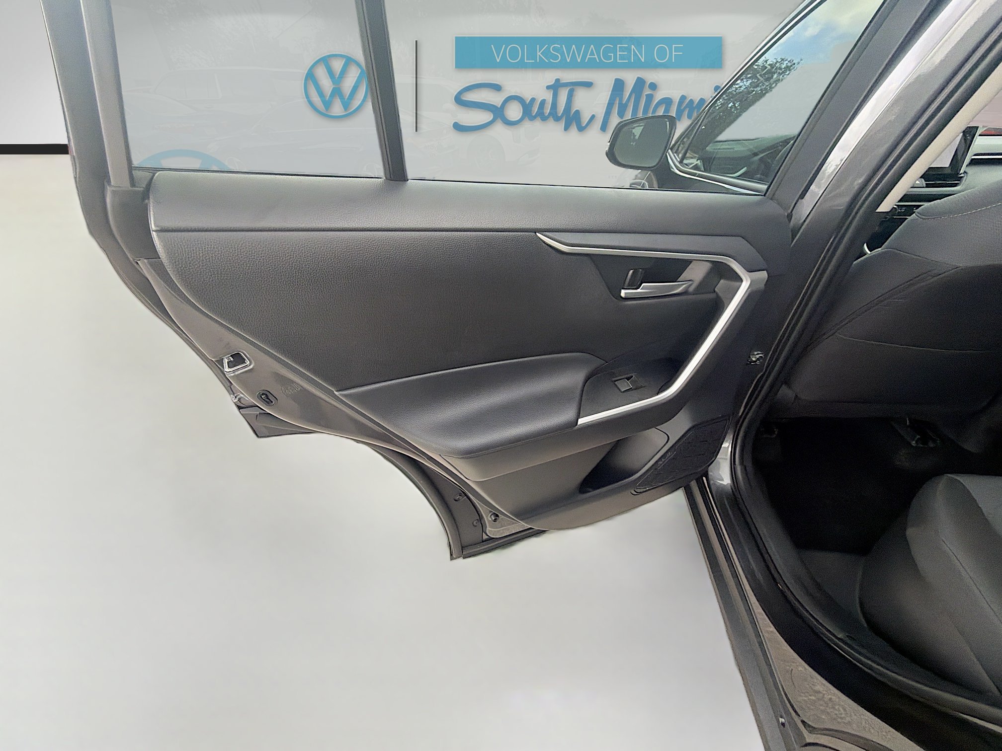 Used 2025 Magnetic Gray Metallic Toyota Hybrid XLE image 25