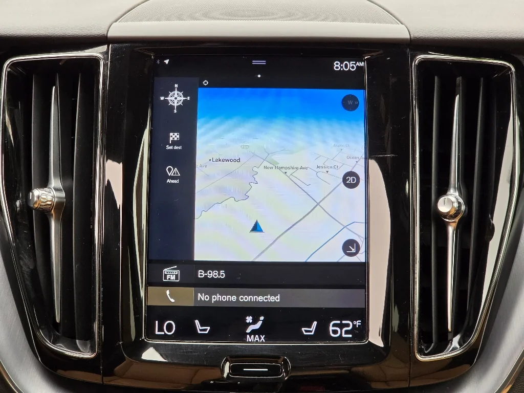 Used 2019 Onyx Black Metallic Volvo T6 Momentum image 9