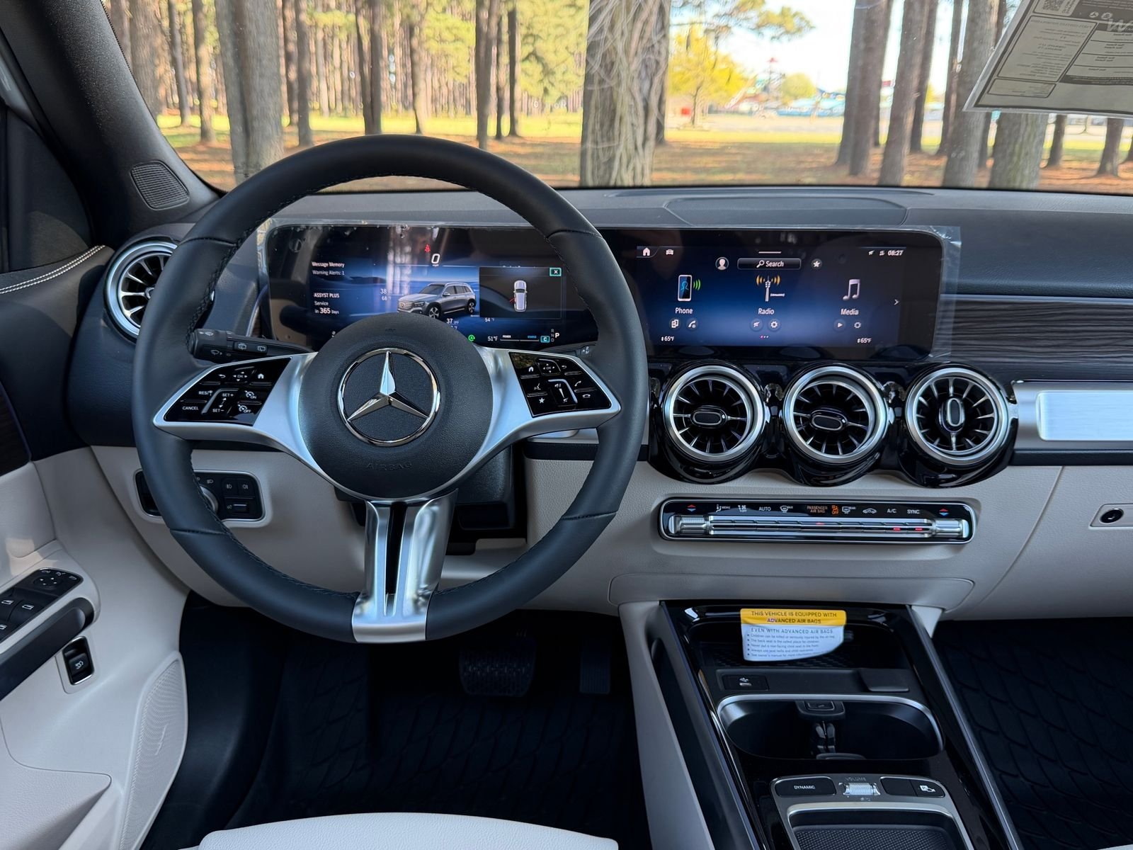 New 2026 Polar White Mercedes-Benz GLB 250 image 3