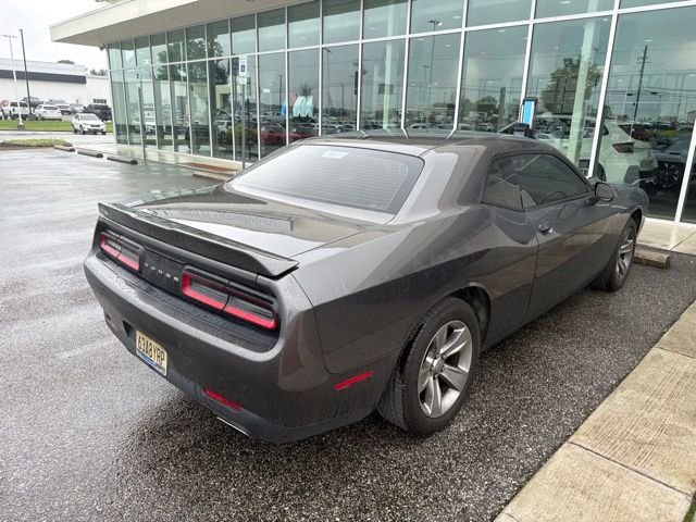 Used 2019 Gray Dodge SXT image 3