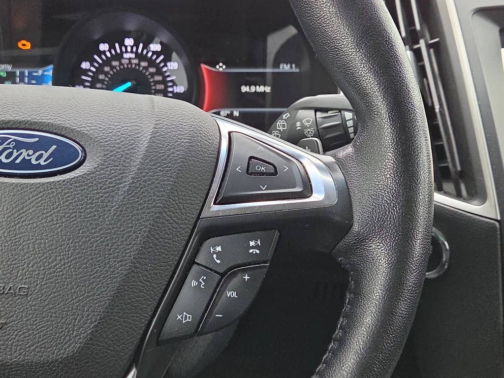 Used 2019 Blue Ford SEL image 15