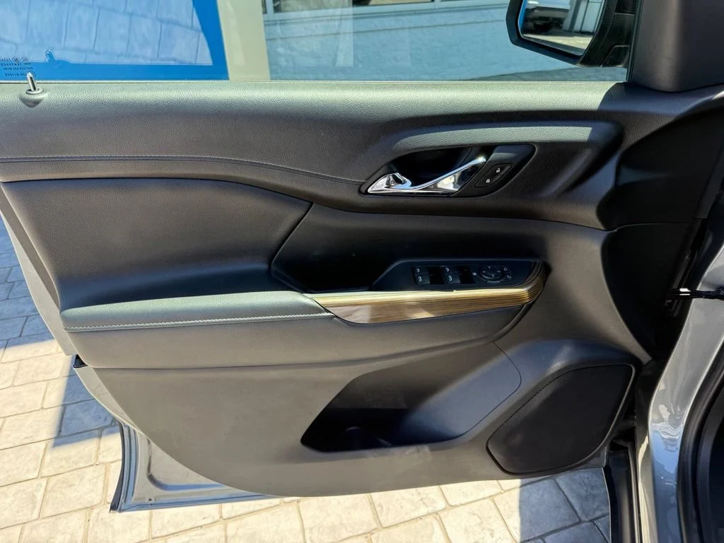 Used 2021 SATIN STEEL METALLIC GMC SLE image 28