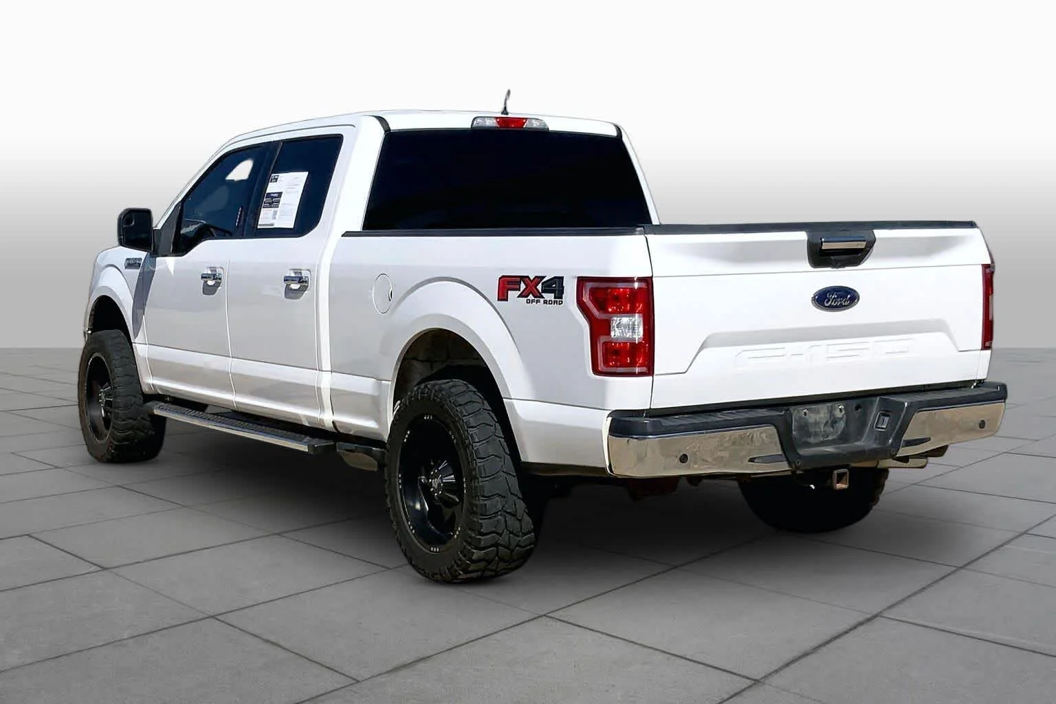 Used 2020 Oxford White Ford XLT image 11