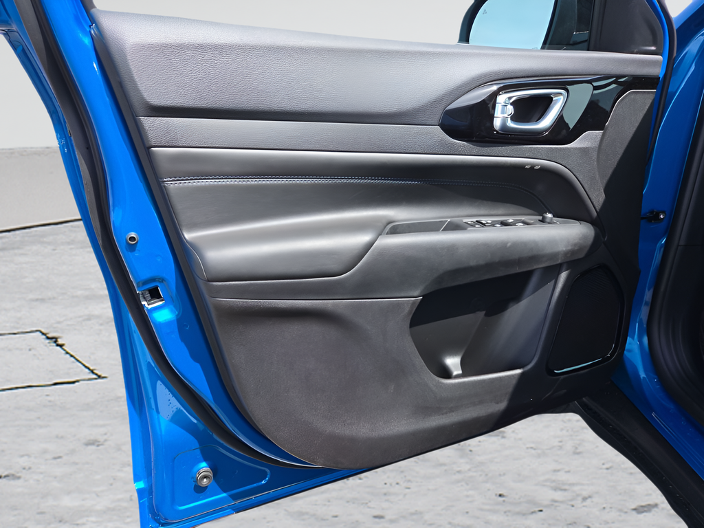 New 2026 Hydro Blue Pearl-Coat Exterior Paint Jeep Latitude image 10