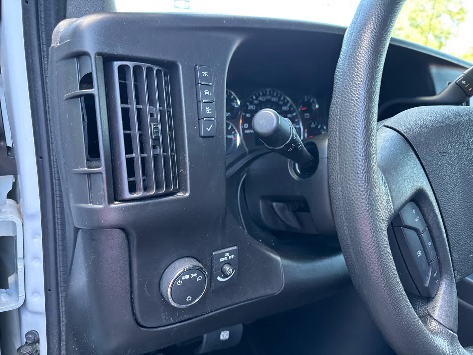 2024 GMC Savana Cargo Work Van - Photo 19