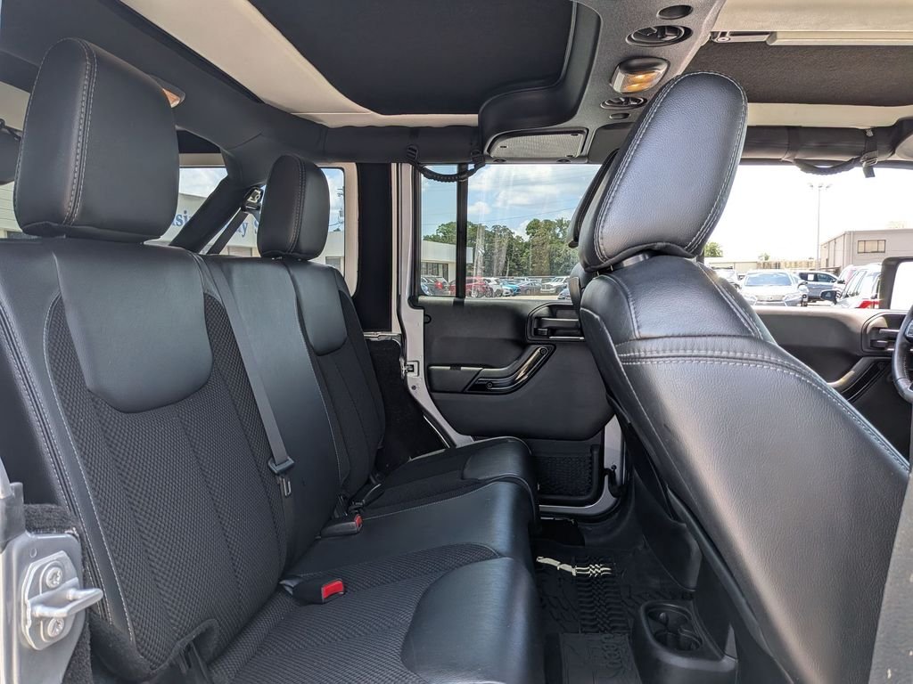 Used 2017 Silver Jeep Unlimited Sahara image 21