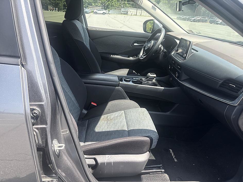 Used 2023 Gun Metallic Nissan SV image 19