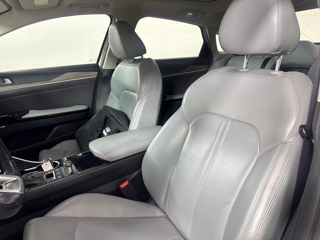 Used 2022 White Kia EX image 19