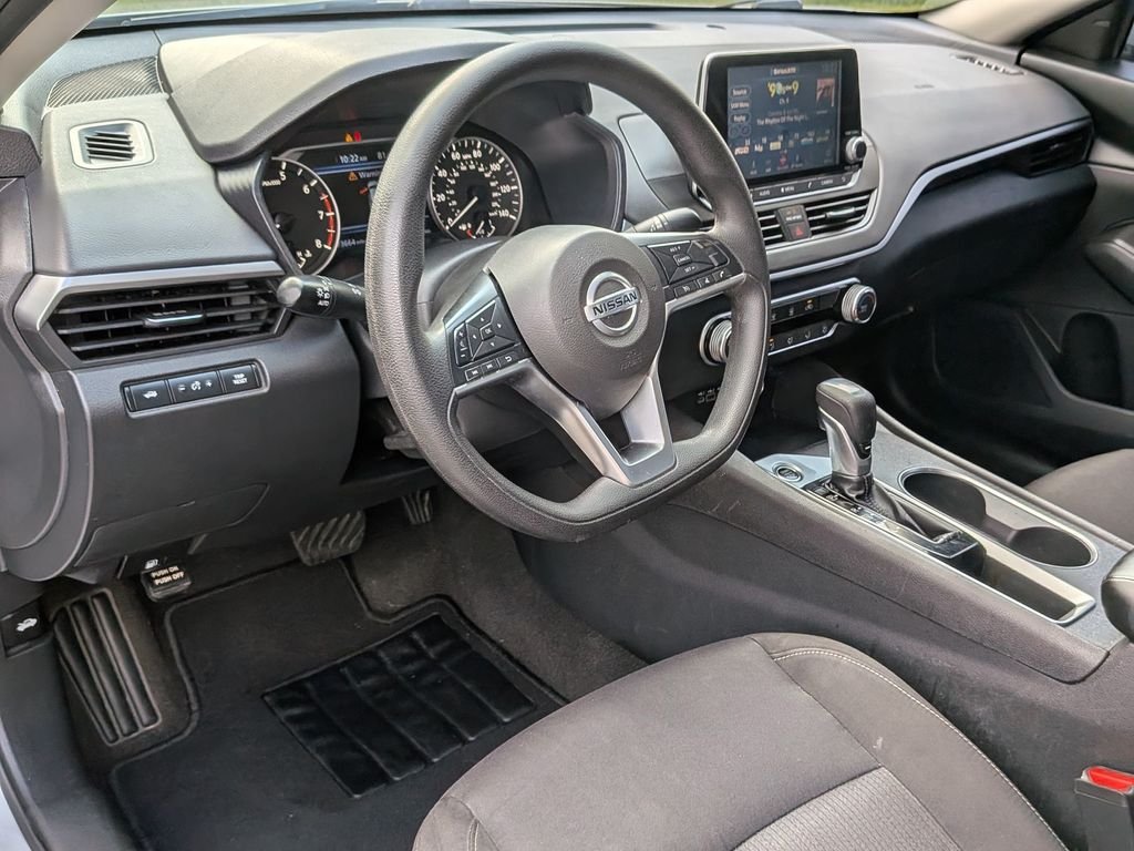 Used 2022 Silver Nissan 2.5 SV image 31