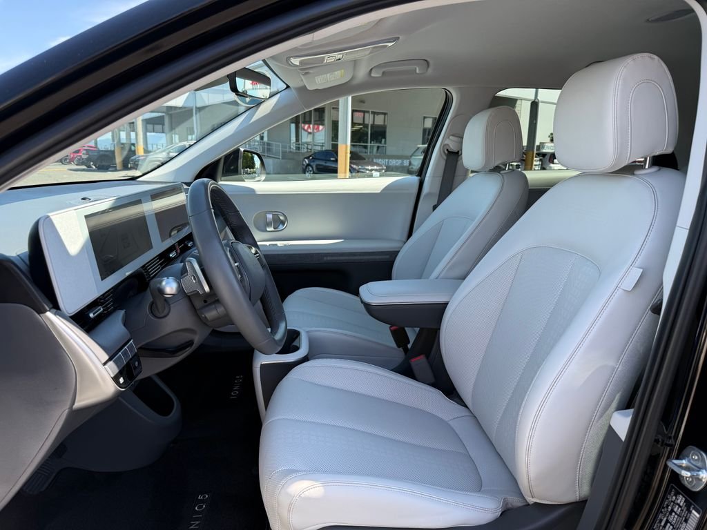 Used 2023 Black Hyundai SEL image 15