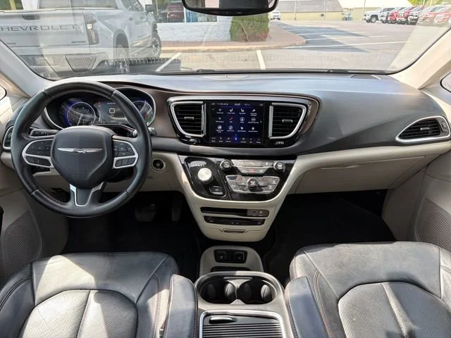Used 2018 White Chrysler Touring L Plus image 29