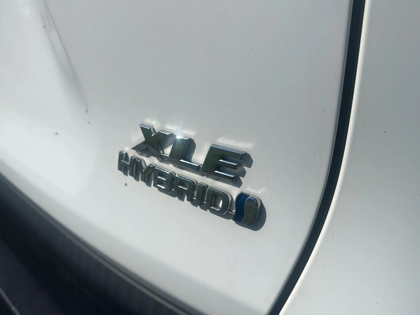 Used 2022 White Toyota XLE image 22