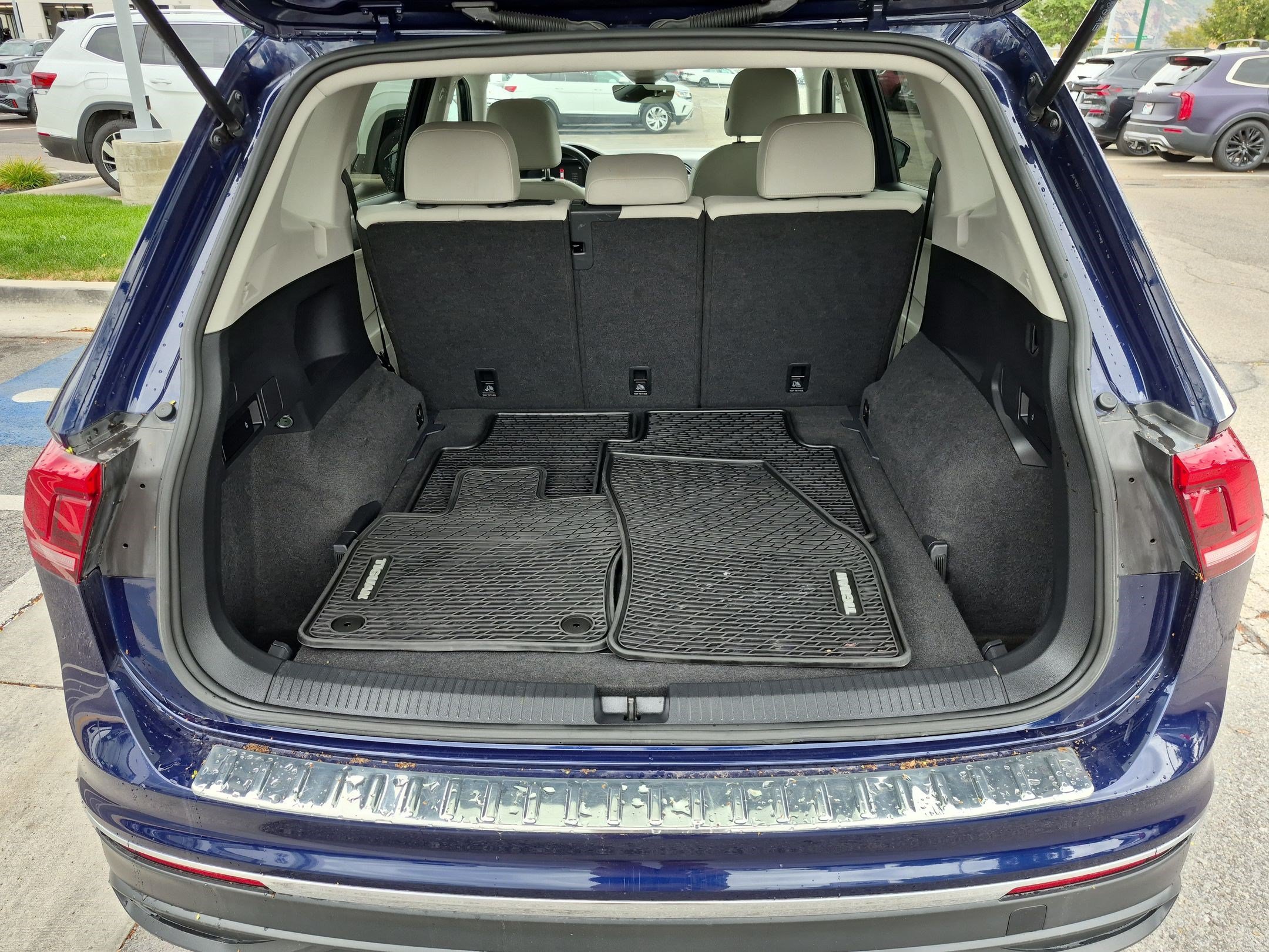 Used 2023 Atlantic Blue Metallic Volkswagen SE image 30