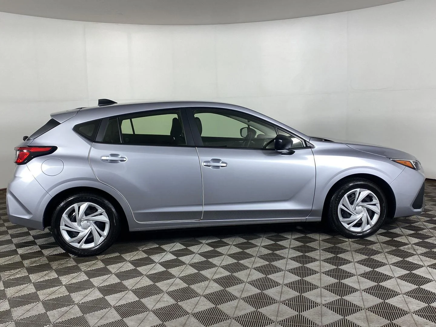 Used 2024 Ice Silver Metallic Subaru Base image 9