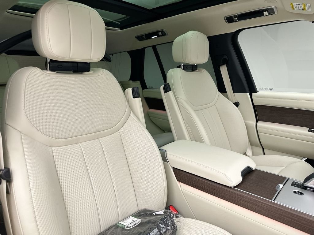 New 2026 Fuji White Land Rover SE image 6
