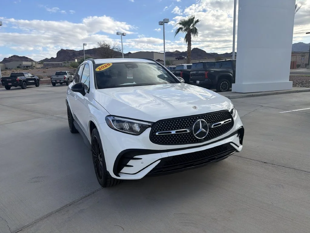 Used 2025  Mercedes-Benz GLC 350e image 3
