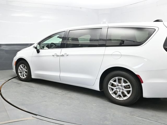 Used 2023 White Chrysler Touring L image 4