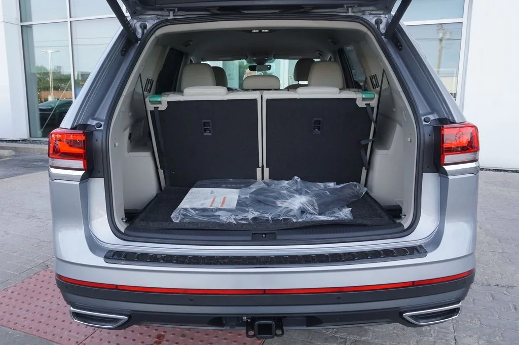 New 2026 Silver Volkswagen SE w/Technology image 31