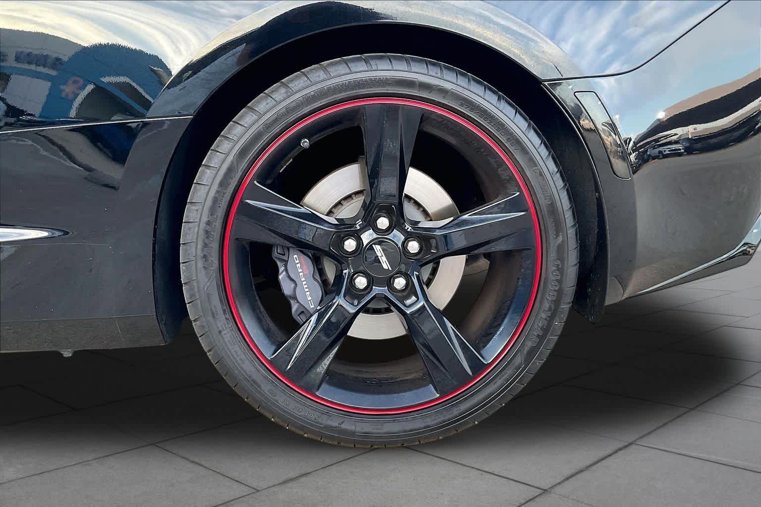 Used 2018 Mosaic Black Metallic Chevrolet 2SS image 11