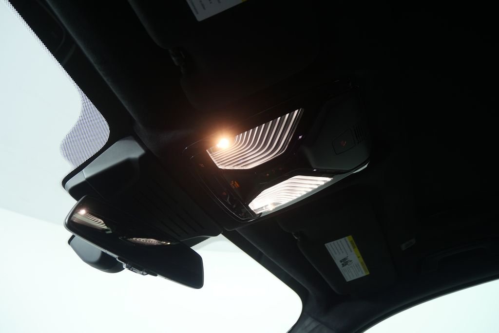 Used 2026 Skyscraper Grey Metallic BMW M60i image 20