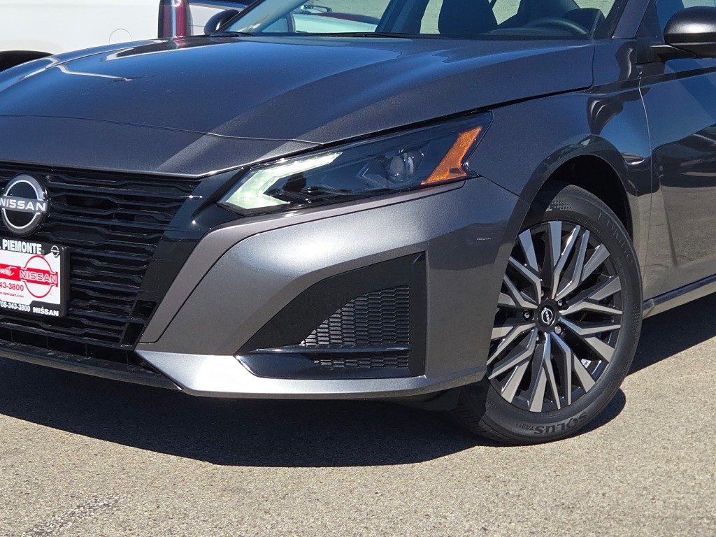 New 2026 Gray Nissan 2.5 SV image 3