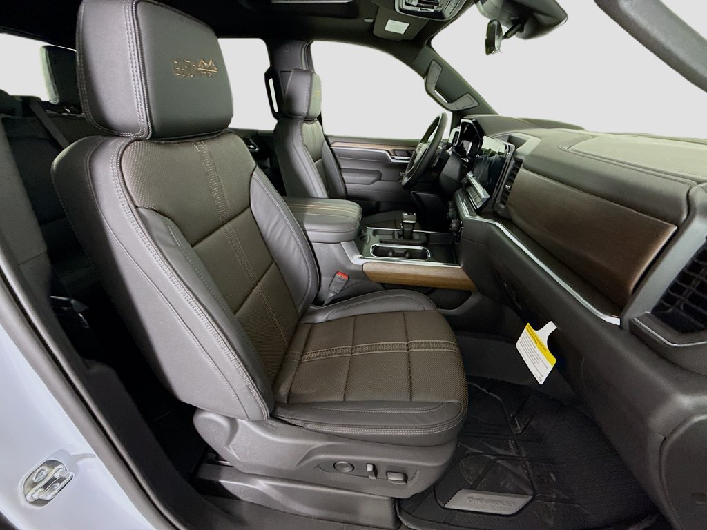 New 2026 Polar White Tricoat Chevrolet High Country image 29