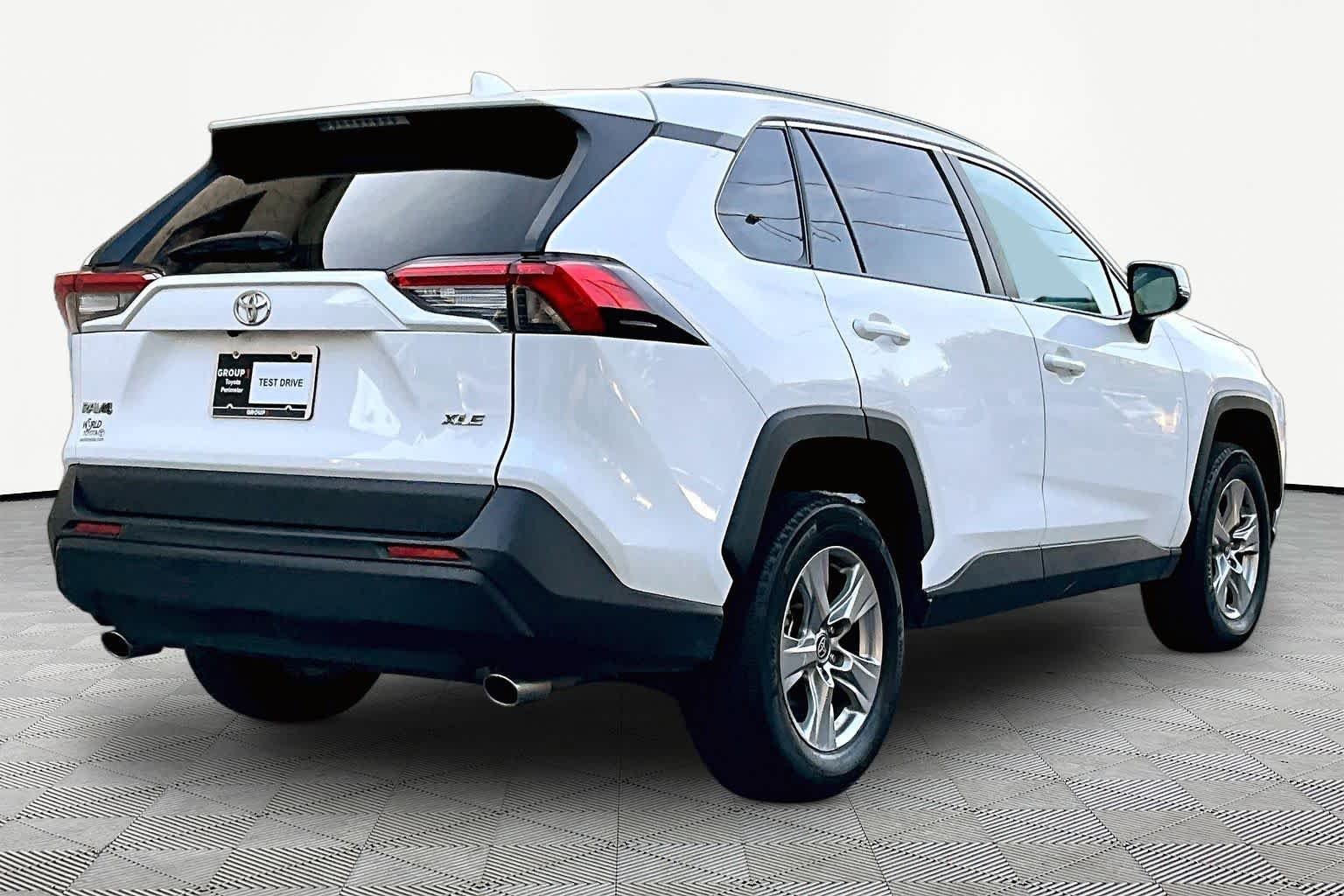 Used 2025 Ice Cap Toyota XLE image 13