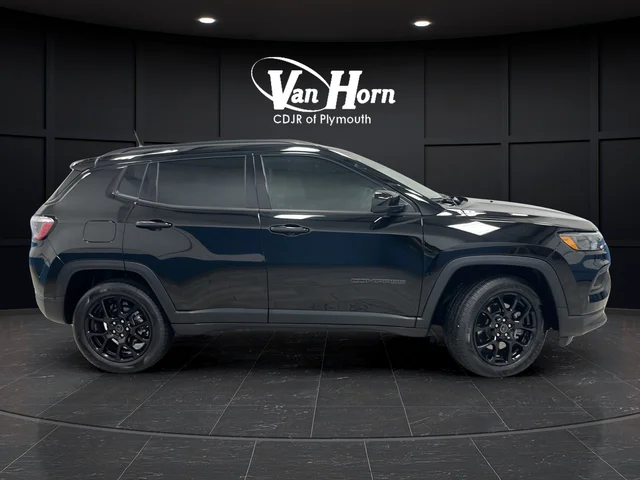 Used 2025 Diamond Black Jeep Latitude image 8