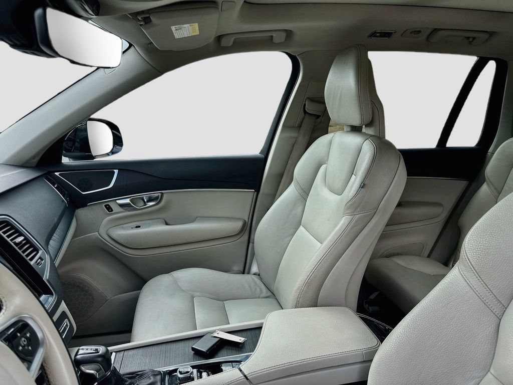 Used 2020 Black Volvo Momentum image 26