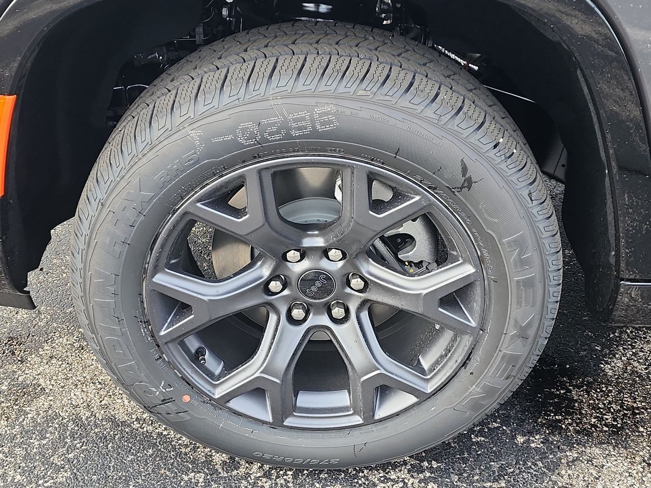 New 2026 Baltic-Gray Metallic Clear-Coat Exterior Paint Jeep Limited Altitude image 10