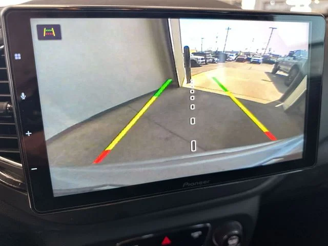 Used 2018 Silver Jeep Latitude image 23