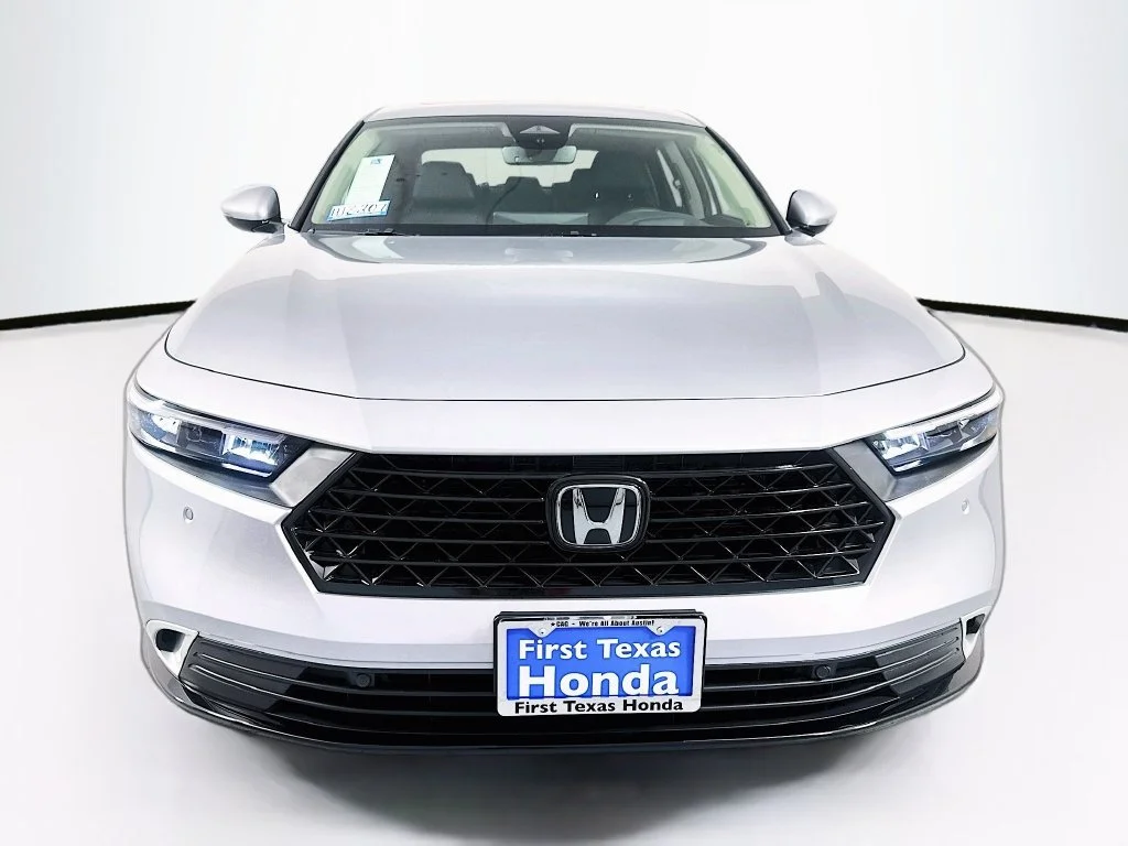 New 2026 Solar Silver Metallic Honda Touring image 2