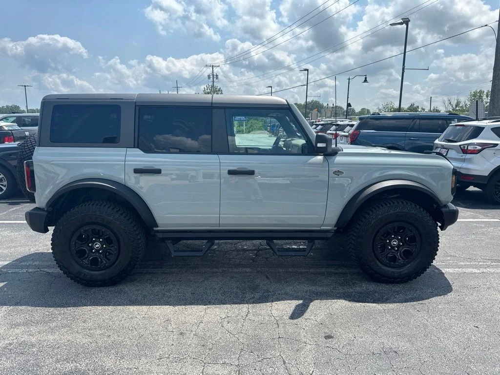 Used 2023 Gray Ford Wildtrak image 2