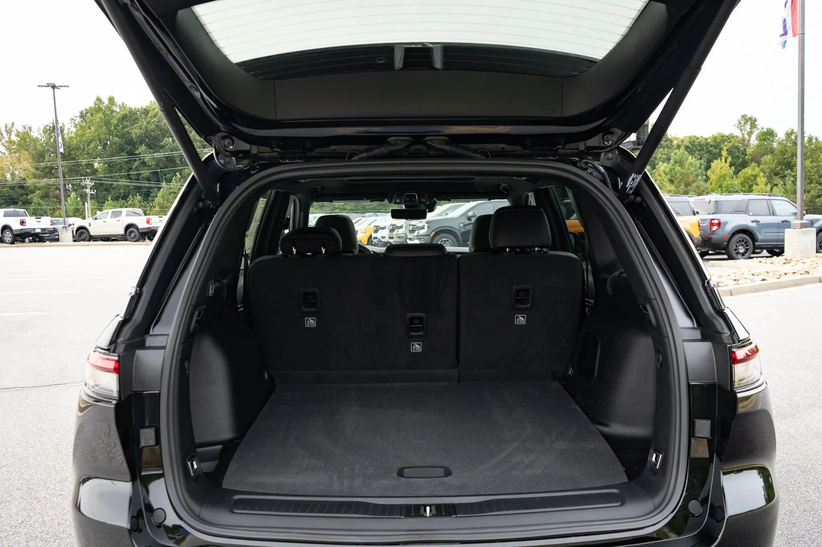 New 2027 High-Gloss Black Paint Jeep Limited Reserve image 9