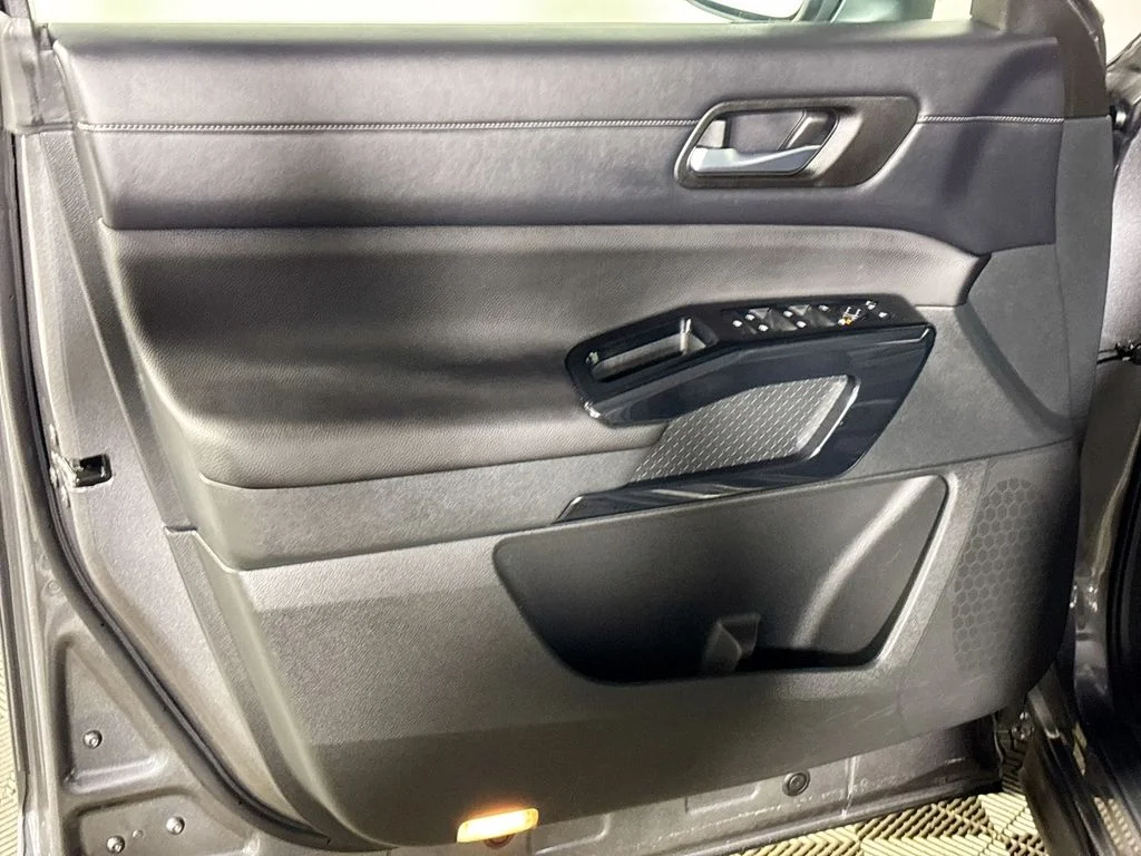Used 2022 Gray Nissan SV image 10
