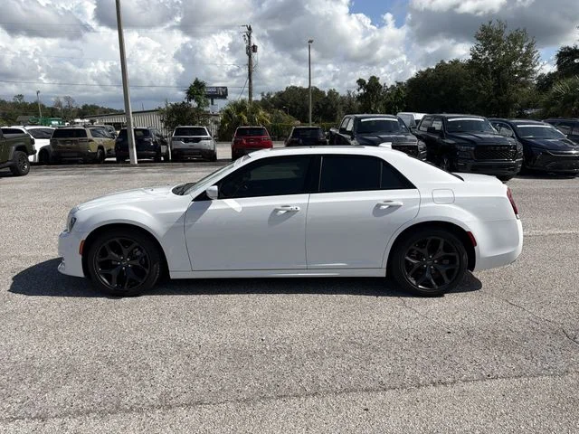 Used 2022 White Chrysler Touring image 7