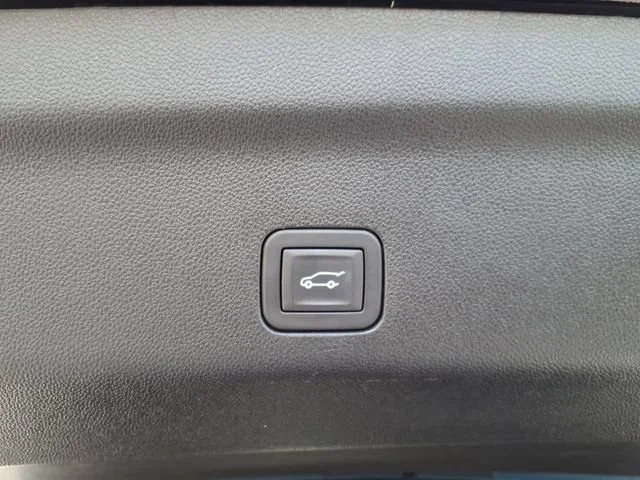 Used 2025 Black Chevrolet Premier image 8