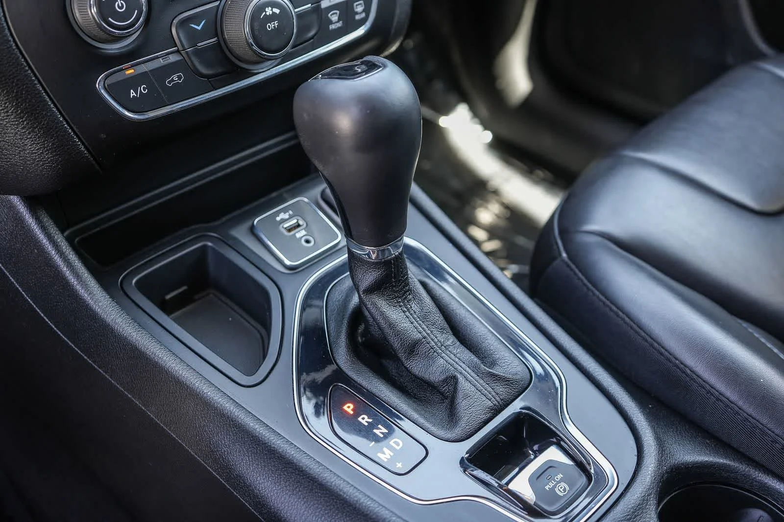 Used 2021 Diamond Black Crystal Pearlcoat Jeep Altitude image 20