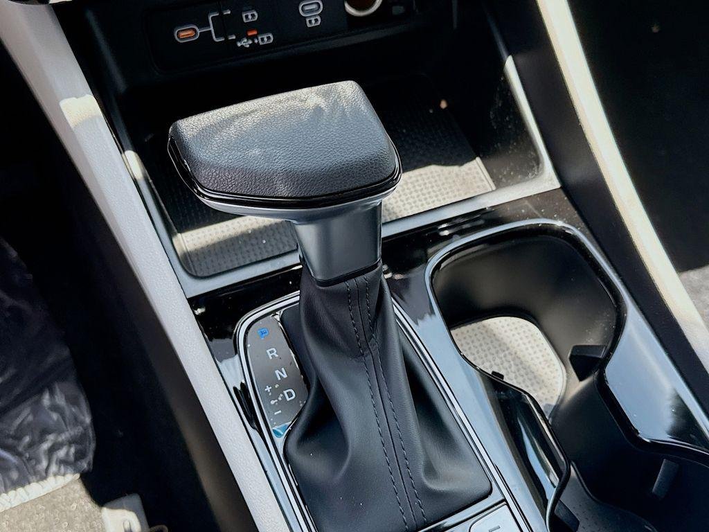 New 2026 Phantom Black Hyundai SEL FWD image 13