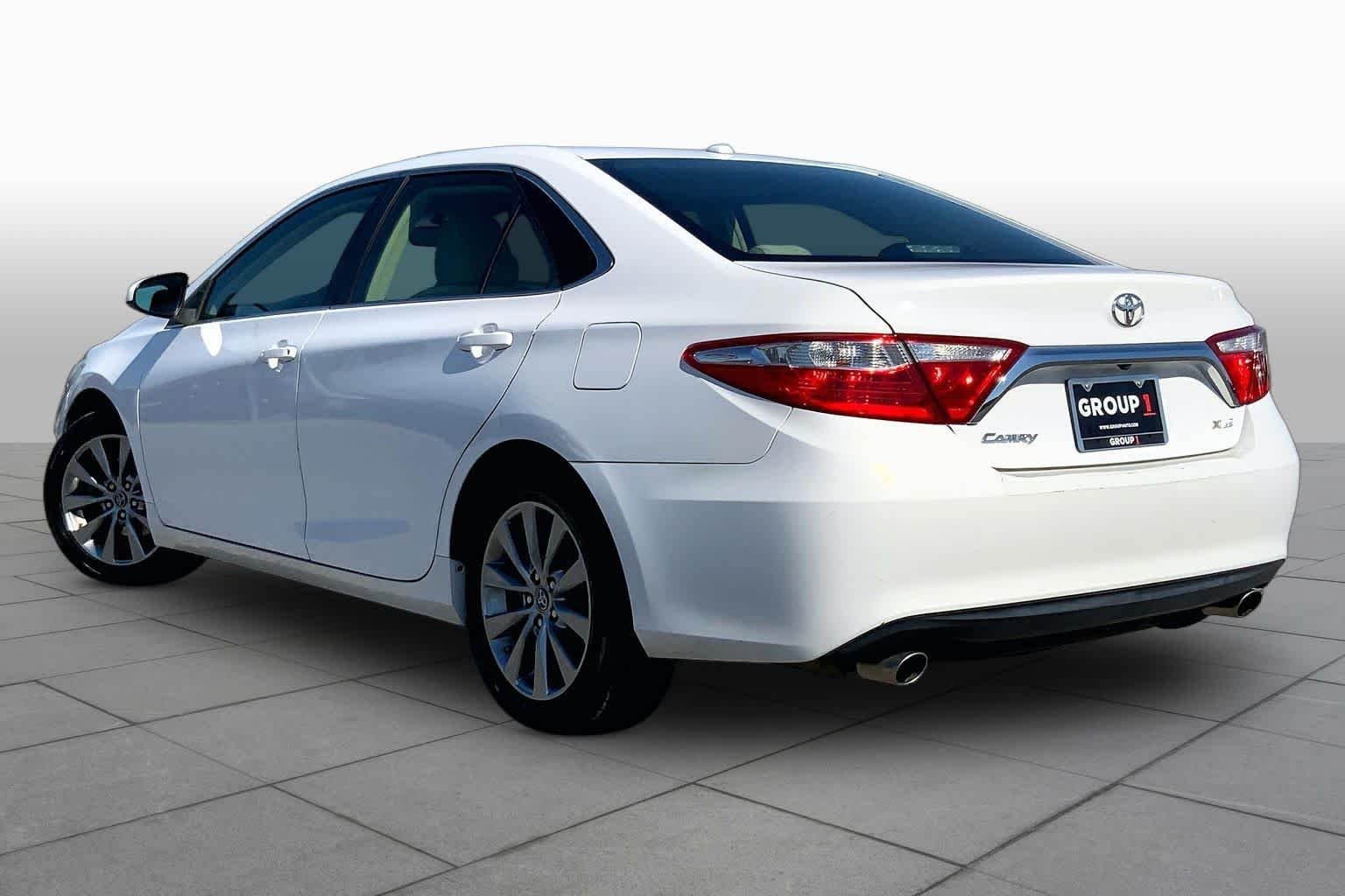 Used 2016 Super White Toyota XLE image 12